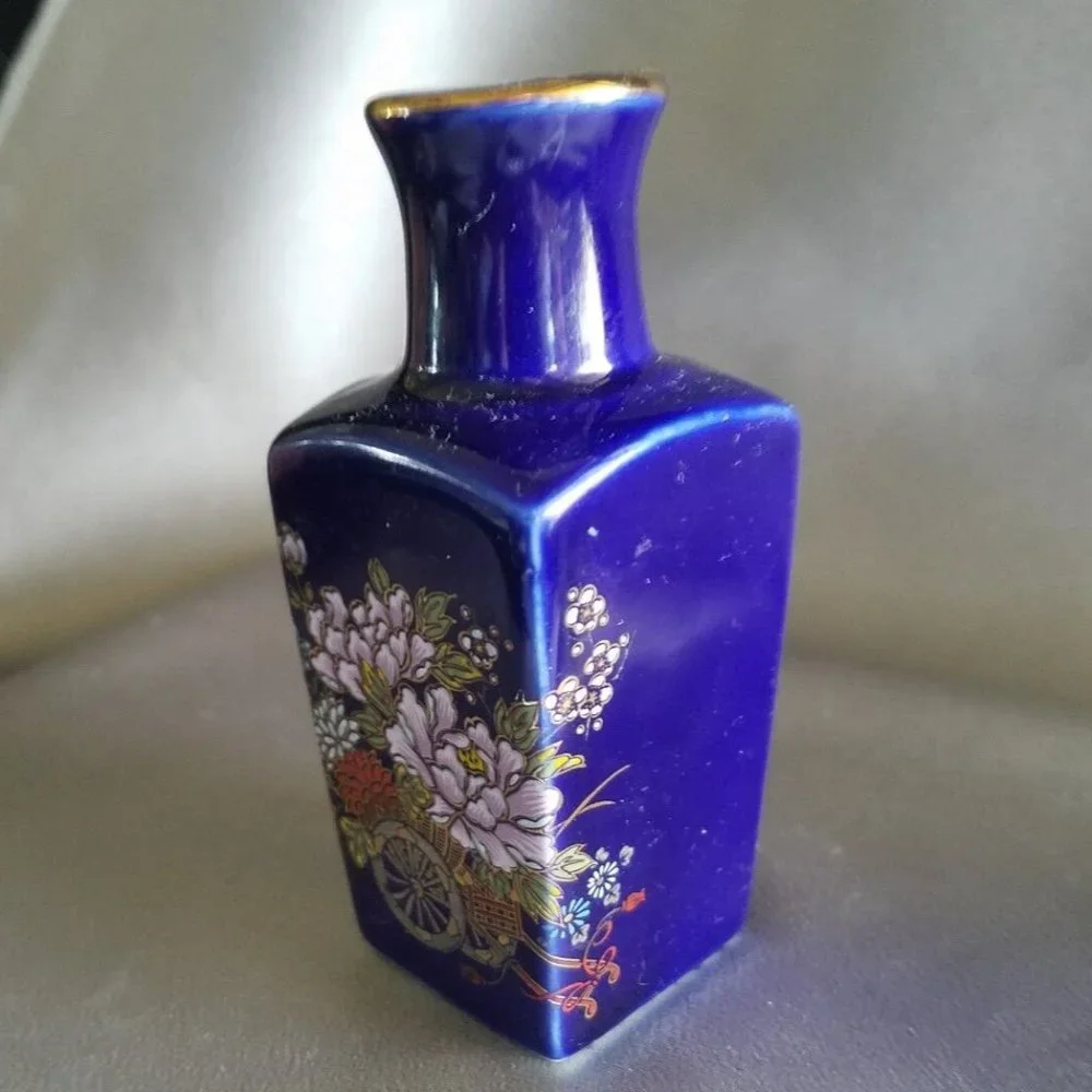 Vintage Japanese Cobalt Blue Gold Porcelain Miniature Bud Vase flowers 4